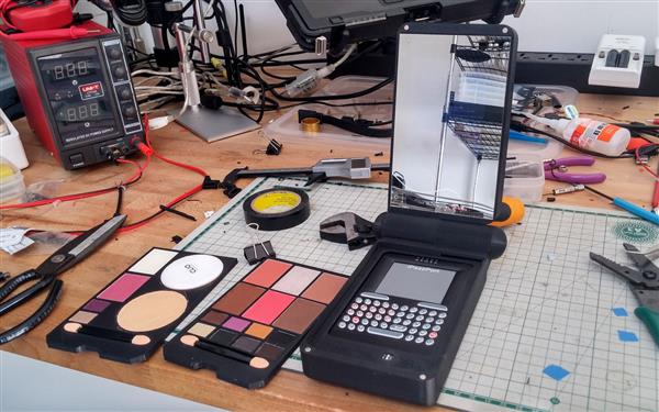 Sexycyborg представила 3D-печатную косметичку для хакера – Pi Palette